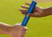 球友会加拿大队带队取胜！费德勒关键时刻助攻，全场沸腾不已的体育传奇体验