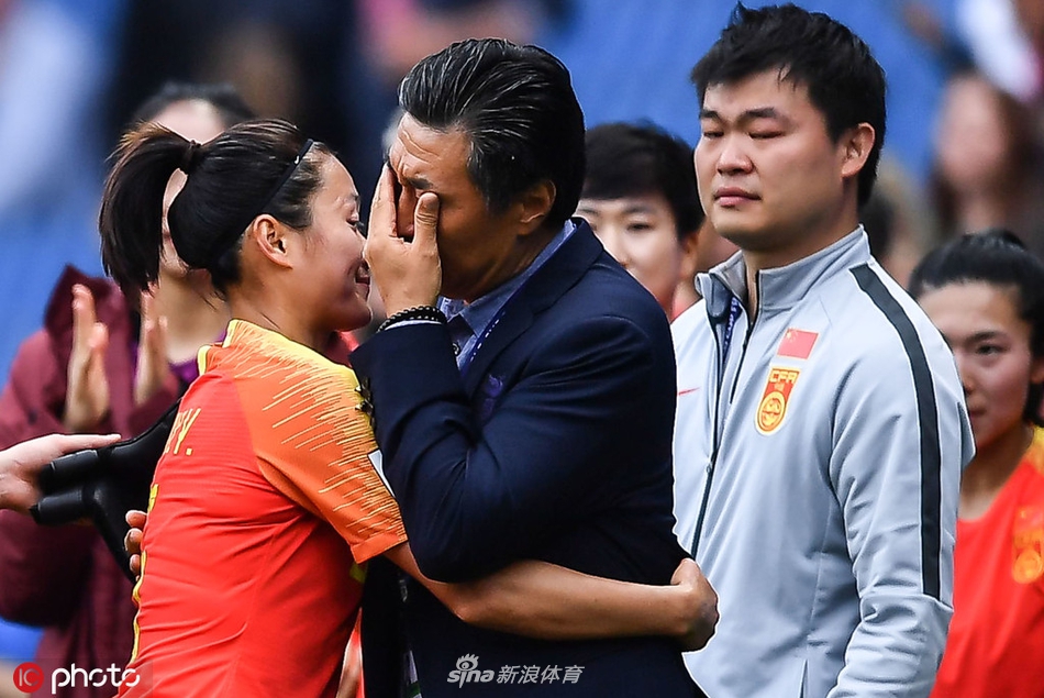 包含马龙赛点兑现,切尔西淘汰山东泰山晋级四强,主帅激动落泪的词条 包含马龙赛点兑现,切尔西淘汰山东泰山晋级四强,主帅激动落泪的词条